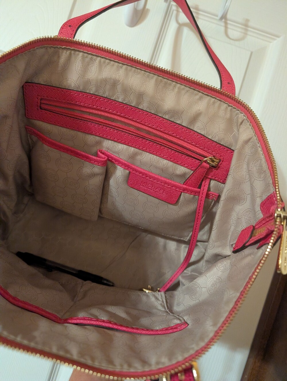 Michael Kors East West hot Pink Medium - Picture 4 of 4